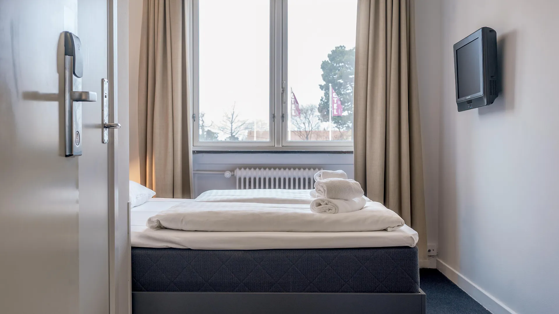 Copenhagen Go Hotel Каструп