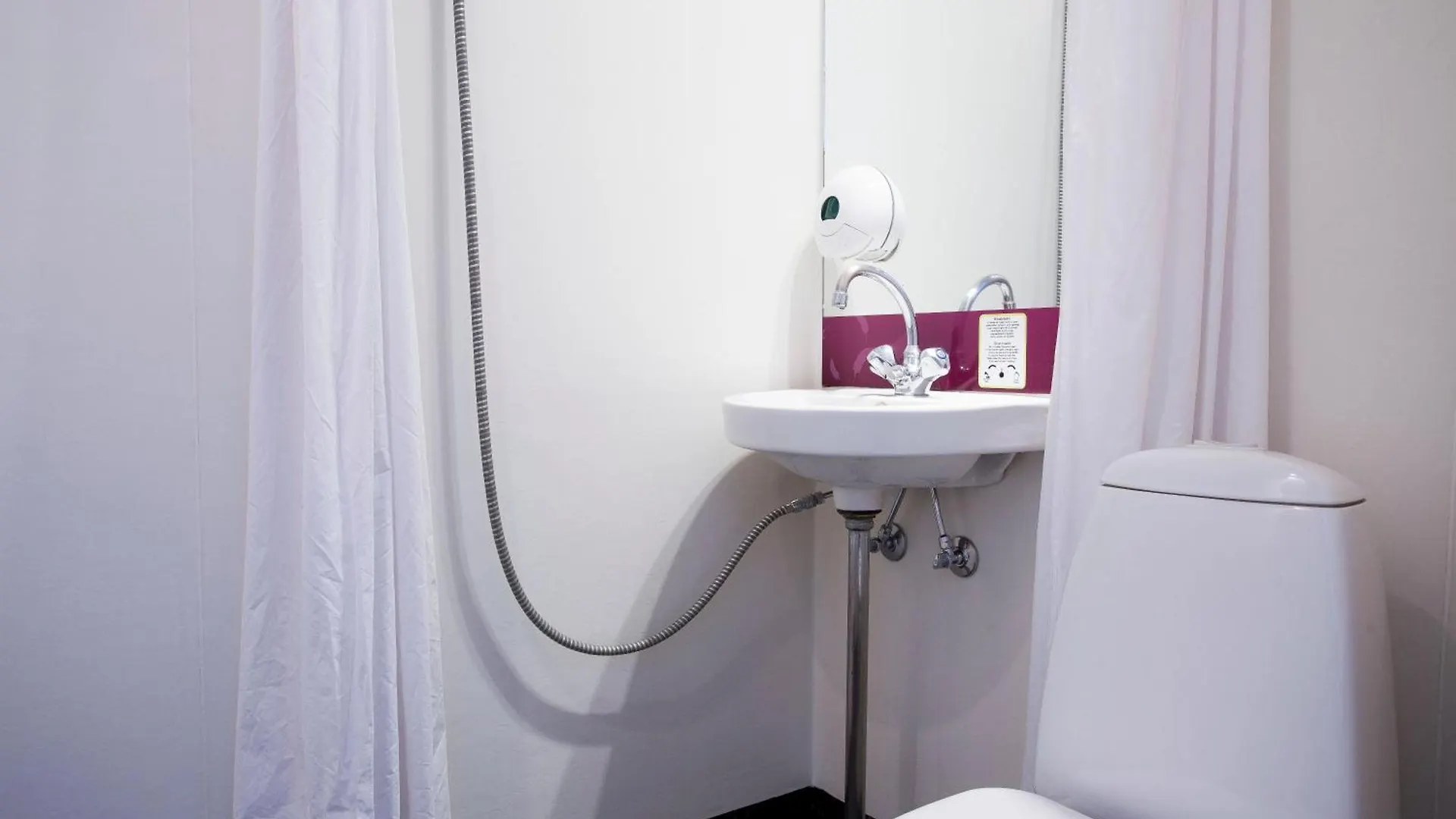 Copenhagen Go Hotel Каструп 2*,